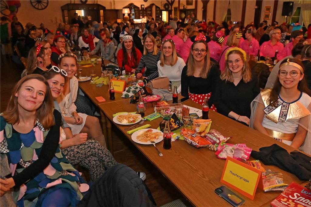 Theatergruppe St. Nikolaus feierte ausgelassen Frauenkarneval