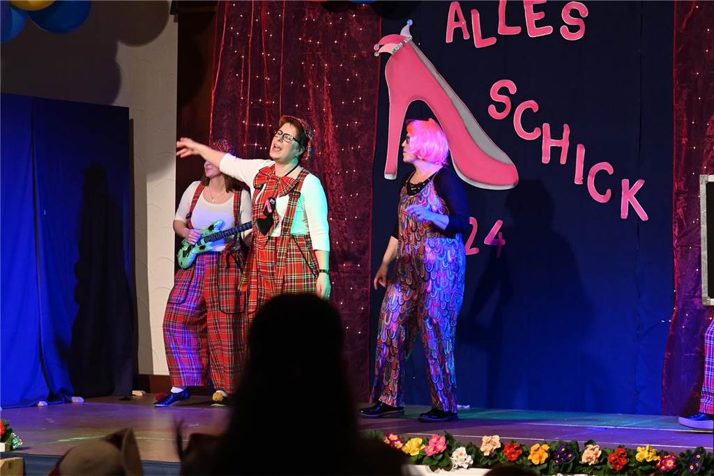 Theatergruppe St. Nikolaus feierte ausgelassen Frauenkarneval