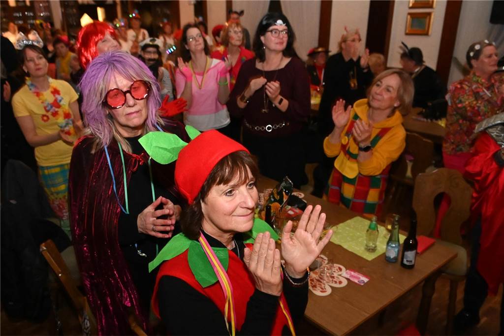 Theatergruppe St. Nikolaus feierte ausgelassen Frauenkarneval