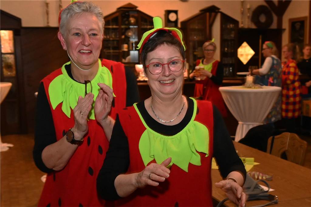 Theatergruppe St. Nikolaus feierte ausgelassen Frauenkarneval