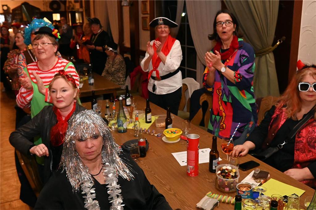 Theatergruppe St. Nikolaus feierte ausgelassen Frauenkarneval