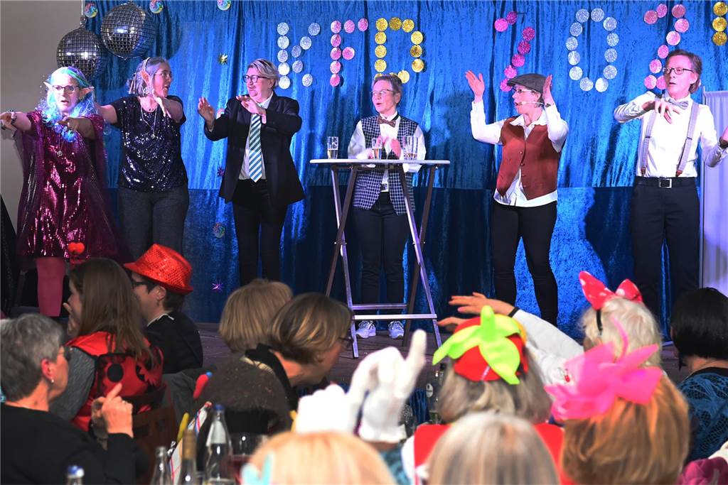 KFD St. Antonius feierte Frauenkarneval: unter dem Motto: „Alles glitzert, alles funkelt!“
