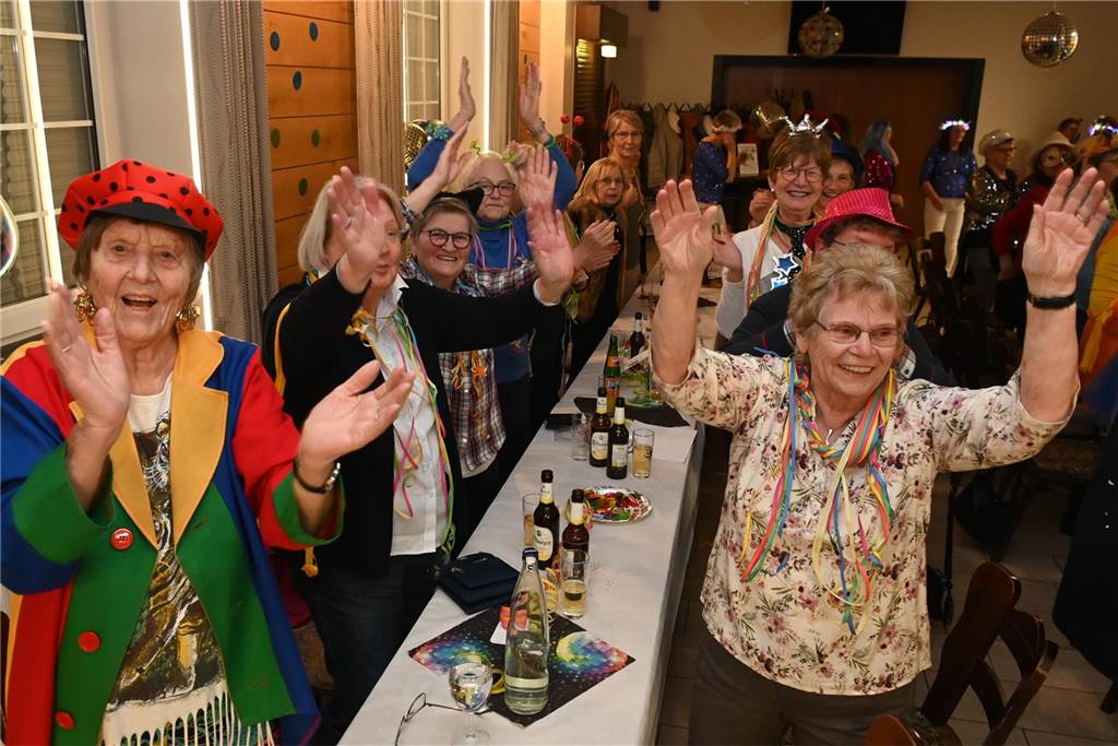 KFD St. Antonius feierte Frauenkarneval: unter dem Motto: „Alles glitzert, alles funkelt!“