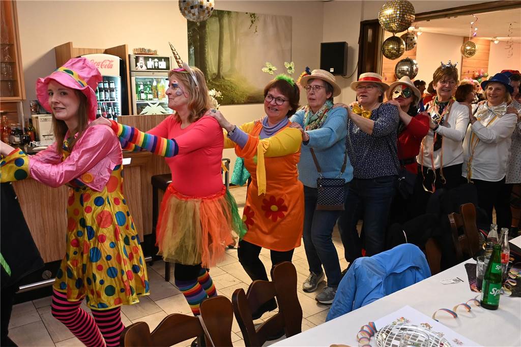 KFD St. Antonius feierte Frauenkarneval: unter dem Motto: „Alles glitzert, alles funkelt!“