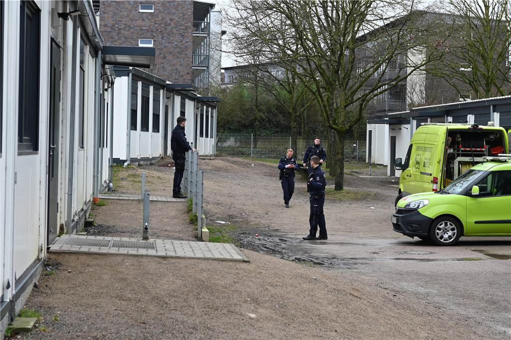 Bombendrohung an der Neuen Schule Dorsten: Erste Fotos vom Polizei-Einsatz