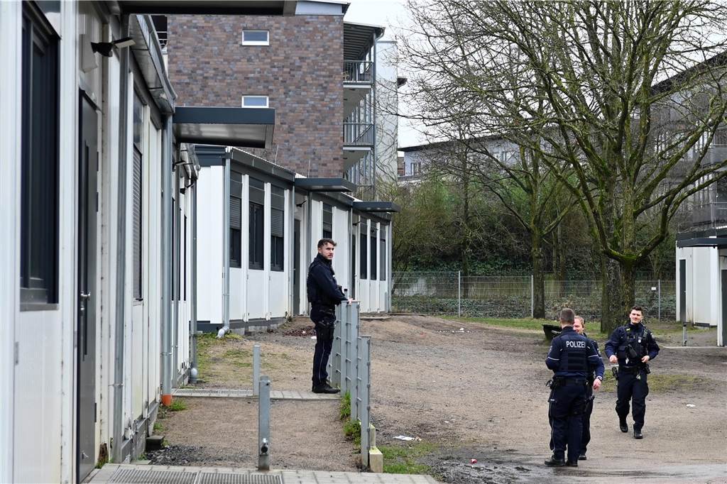 Bombendrohung an der Neuen Schule Dorsten: Erste Fotos vom Polizei-Einsatz