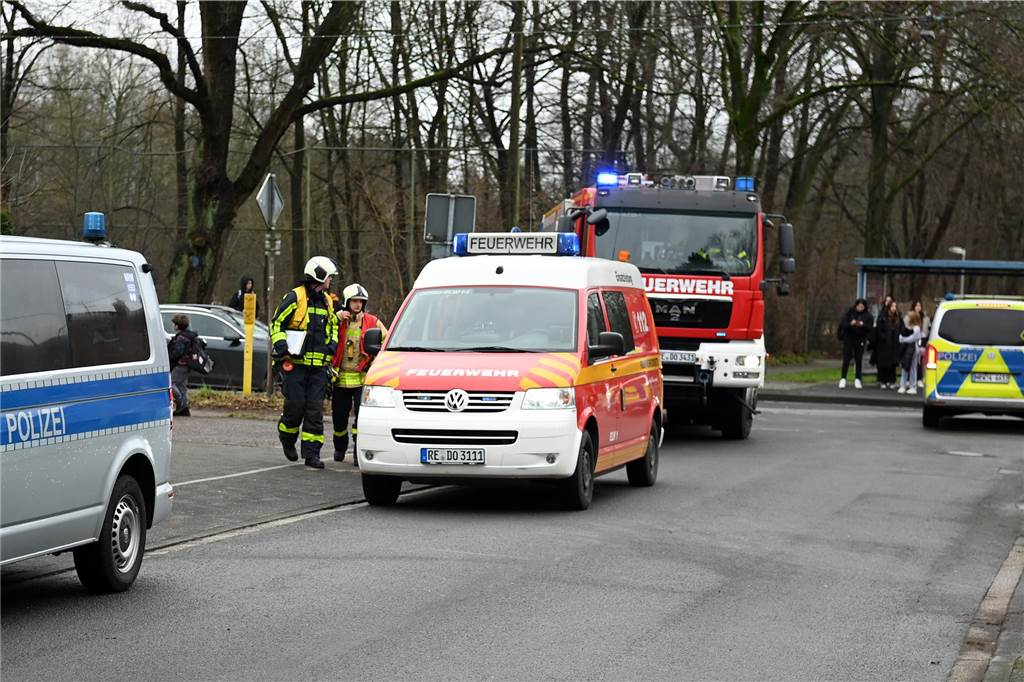 Bombendrohung an der Neuen Schule Dorsten: Erste Fotos vom Polizei-Einsatz