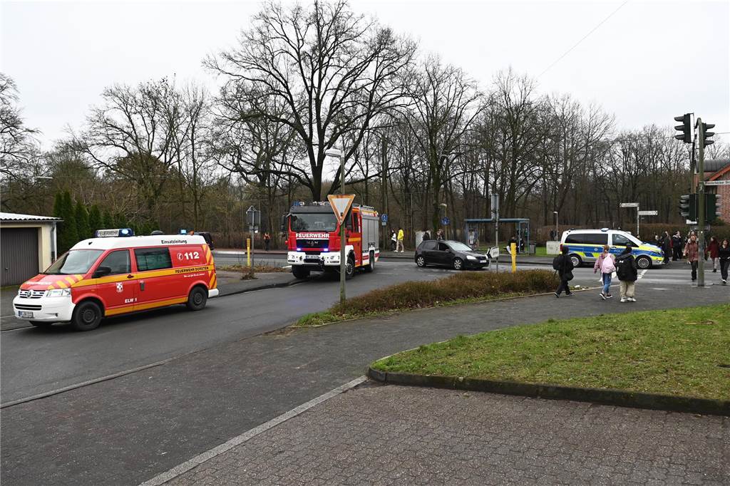 Bombendrohung an der Neuen Schule Dorsten: Erste Fotos vom Polizei-Einsatz