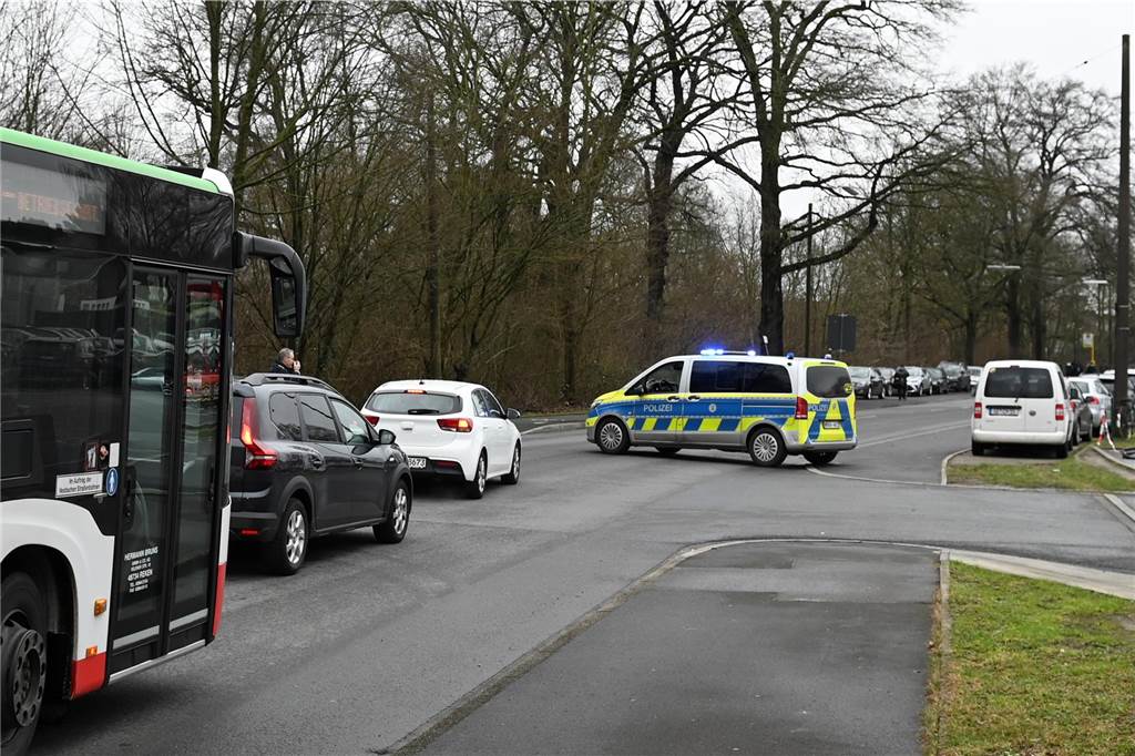 Bombendrohung an der Neuen Schule Dorsten: Erste Fotos vom Polizei-Einsatz