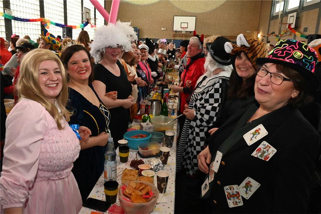 Lembecker Frauen feiern ausgiebig Karneval: Ladykracher sorgen für ordentlich Stimmung