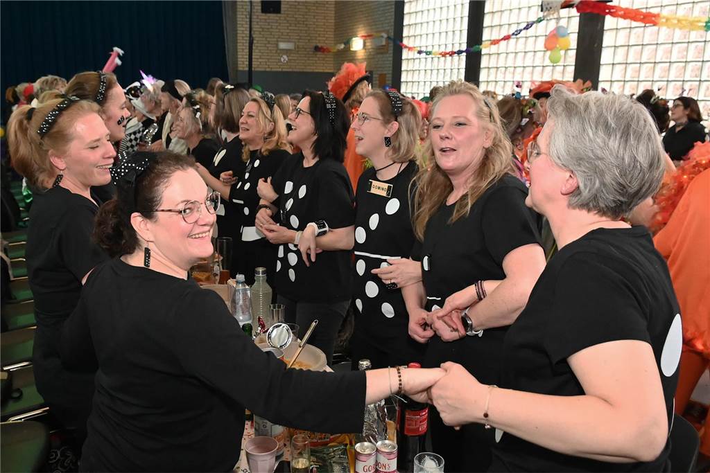 Lembecker Frauen feiern ausgiebig Karneval: Ladykracher sorgen für ordentlich Stimmung
