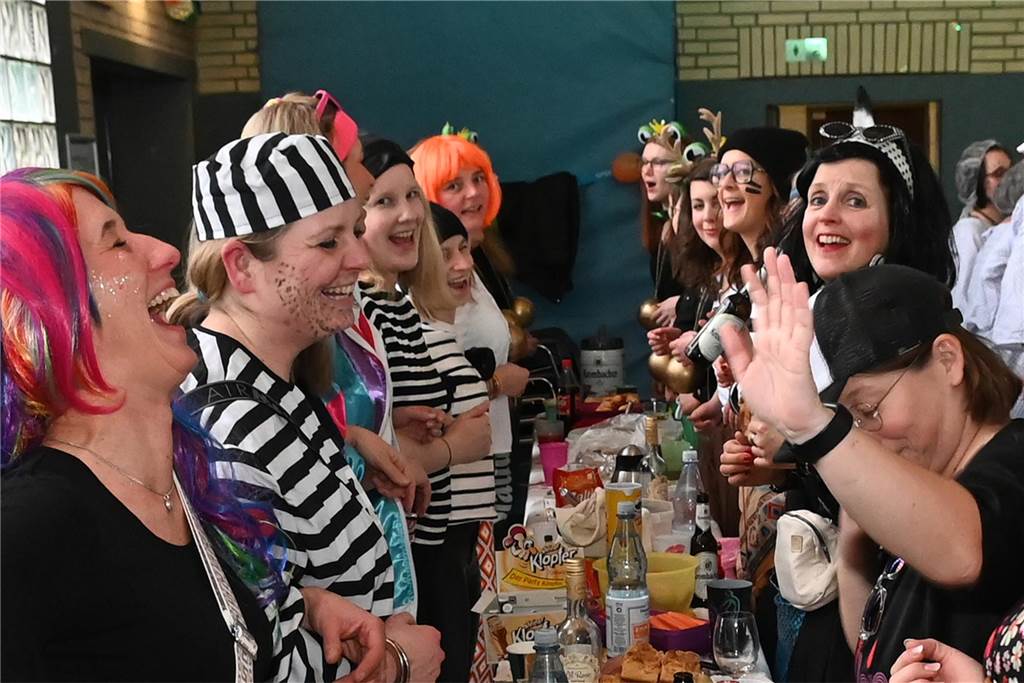 Lembecker Frauen feiern ausgiebig Karneval: Ladykracher sorgen für ordentlich Stimmung