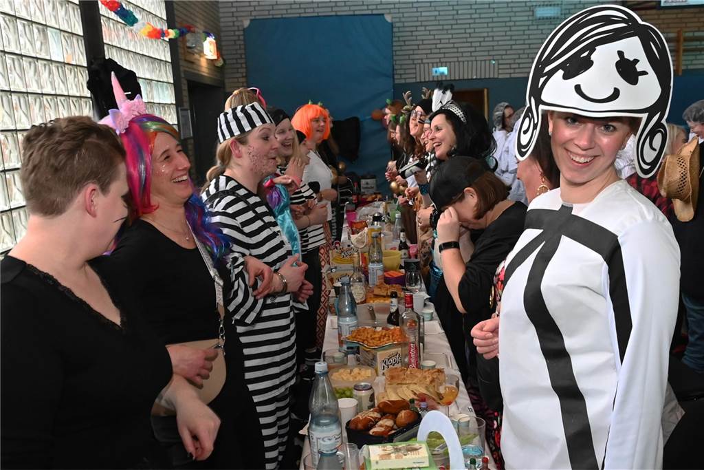 Lembecker Frauen feiern ausgiebig Karneval: Ladykracher sorgen für ordentlich Stimmung