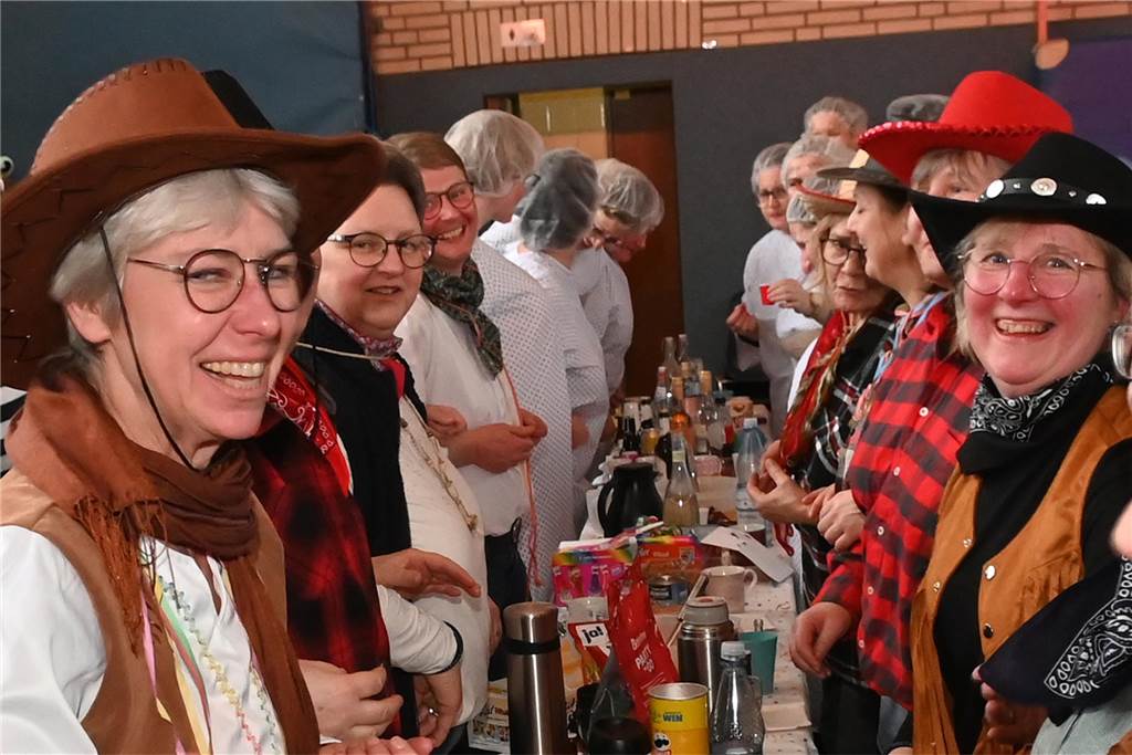 Lembecker Frauen feiern ausgiebig Karneval: Ladykracher sorgen für ordentlich Stimmung