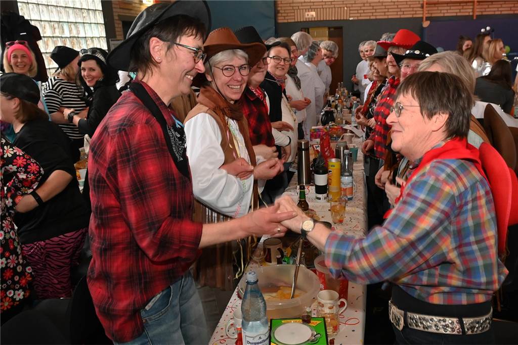 Lembecker Frauen feiern ausgiebig Karneval: Ladykracher sorgen für ordentlich Stimmung