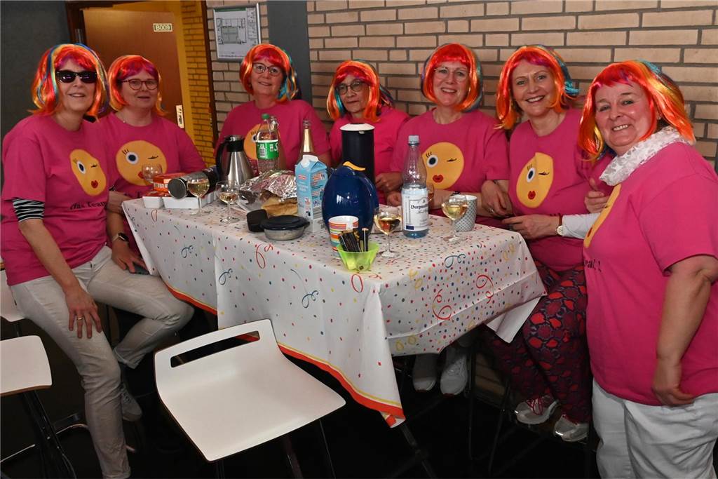 Lembecker Frauen feiern ausgiebig Karneval: Ladykracher sorgen für ordentlich Stimmung