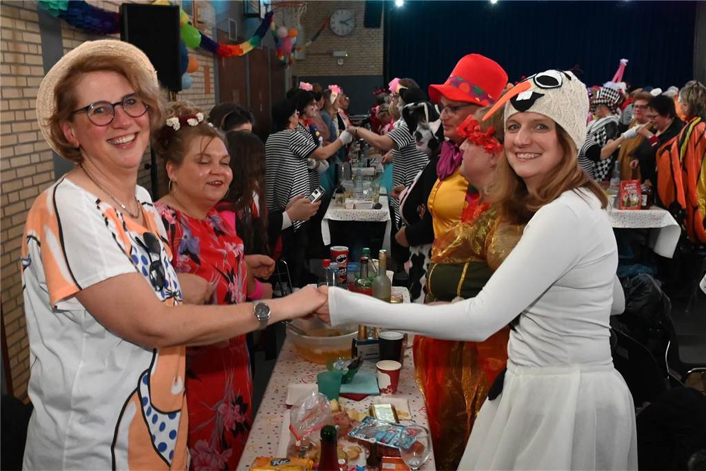 Lembecker Frauen feiern ausgiebig Karneval: Ladykracher sorgen für ordentlich Stimmung