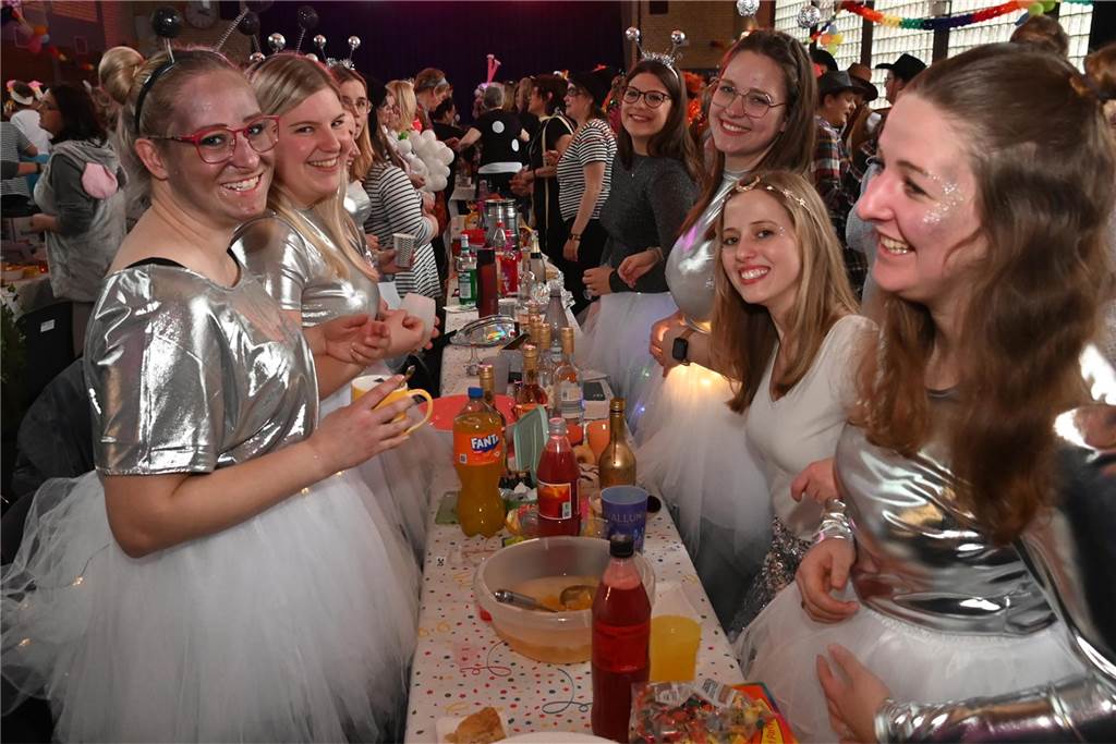 Lembecker Frauen feiern ausgiebig Karneval: Ladykracher sorgen für ordentlich Stimmung