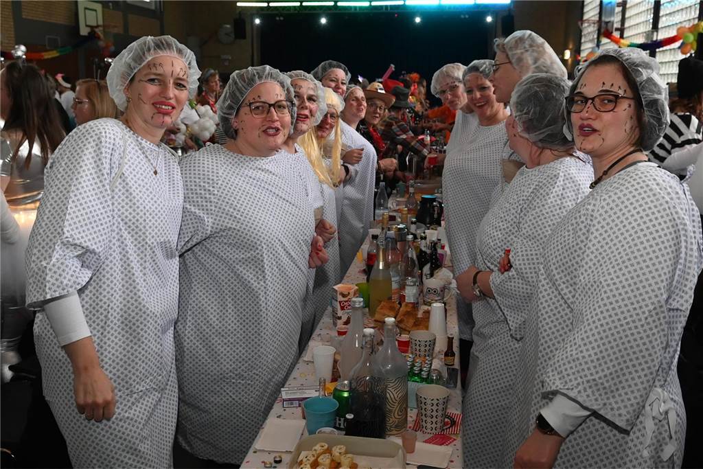 Lembecker Frauen feiern ausgiebig Karneval: Ladykracher sorgen für ordentlich Stimmung