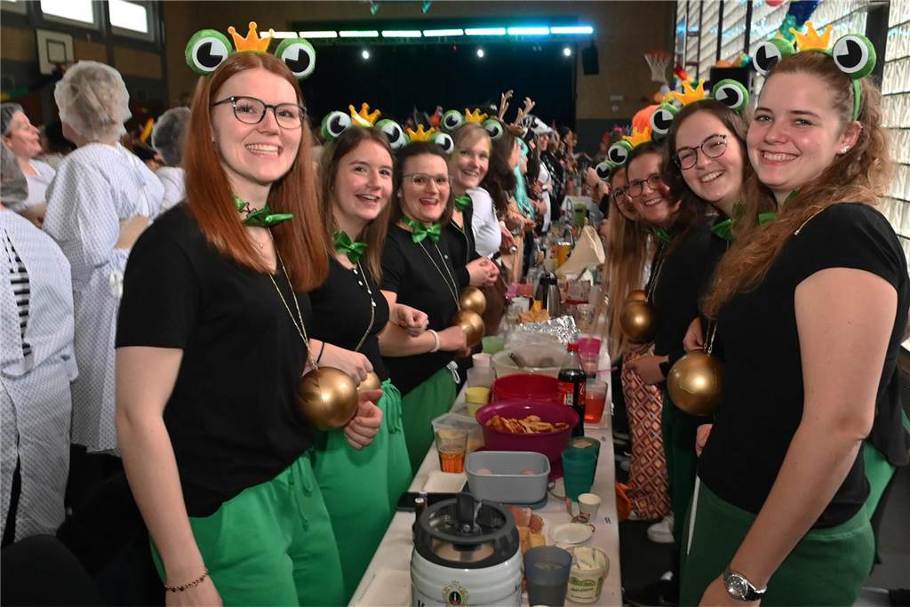 Lembecker Frauen feiern ausgiebig Karneval: Ladykracher sorgen für ordentlich Stimmung