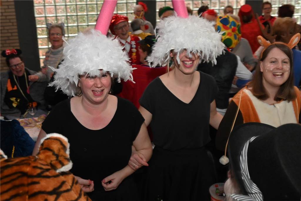 Lembecker Frauen feiern ausgiebig Karneval: Ladykracher sorgen für ordentlich Stimmung