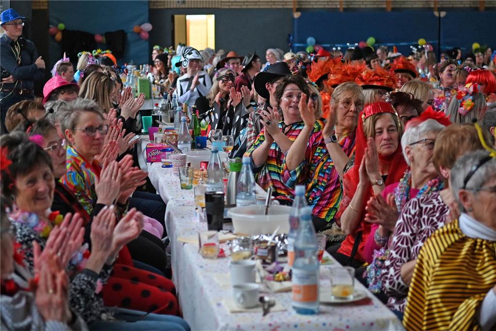 Lembecker Frauen feiern ausgiebig Karneval: Ladykracher sorgen für ordentlich Stimmung