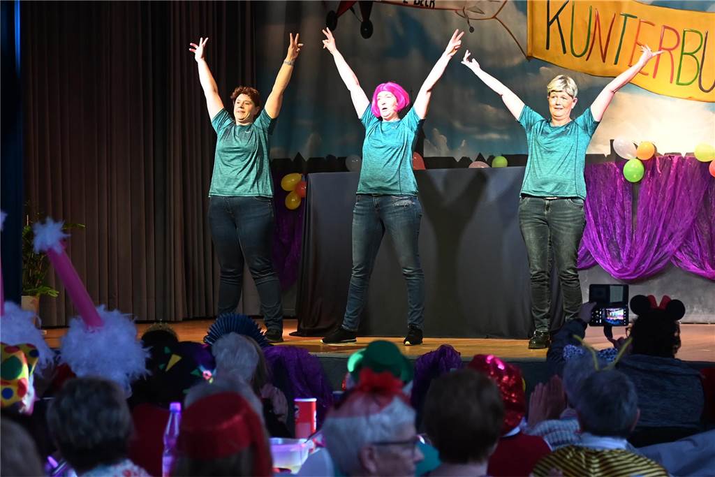 Lembecker Frauen feiern ausgiebig Karneval: Ladykracher sorgen für ordentlich Stimmung