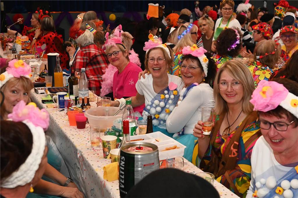 Lembecker Frauen feiern ausgiebig Karneval: Ladykracher sorgen für ordentlich Stimmung