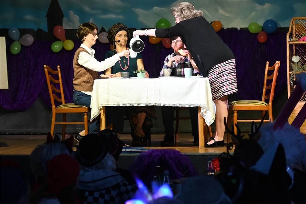 Lembecker Frauen feiern ausgiebig Karneval: Ladykracher sorgen für ordentlich Stimmung