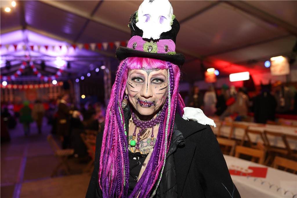 Party an Weiberfastnacht: Viele Bilder: Unzählige Jecken feierten ausgelassen