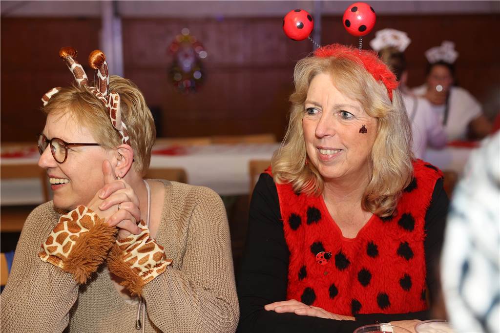 Party an Weiberfastnacht: Viele Bilder: Unzählige Jecken feierten ausgelassen