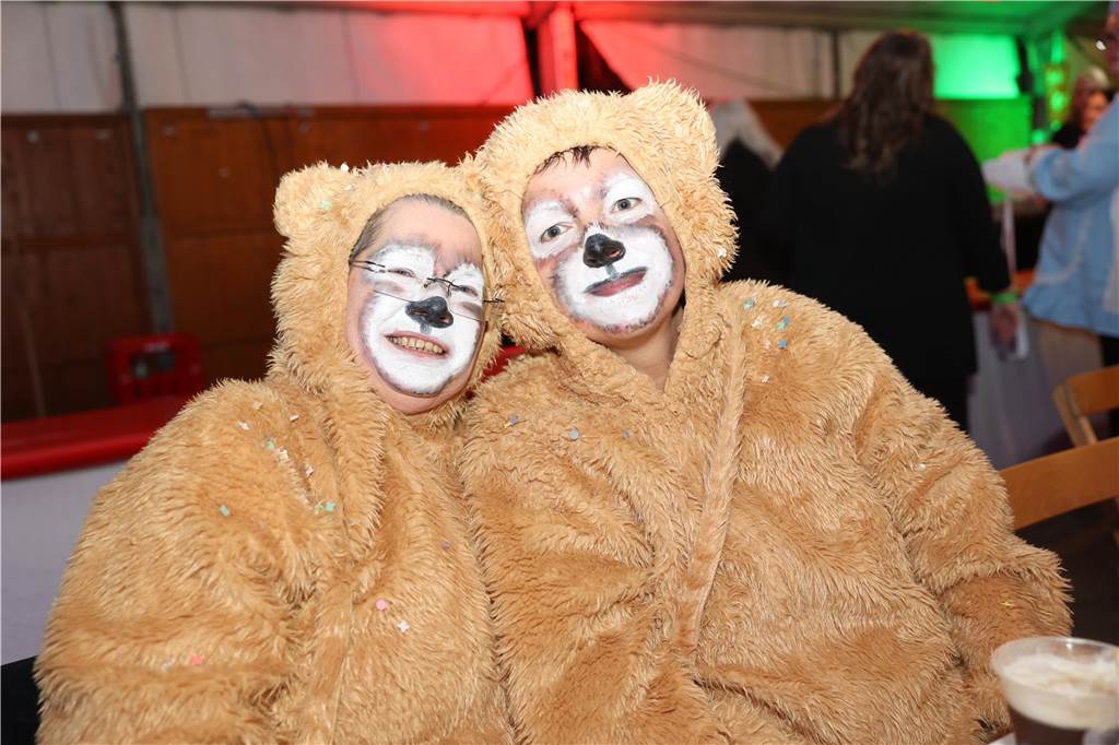 Party an Weiberfastnacht: Viele Bilder: Unzählige Jecken feierten ausgelassen