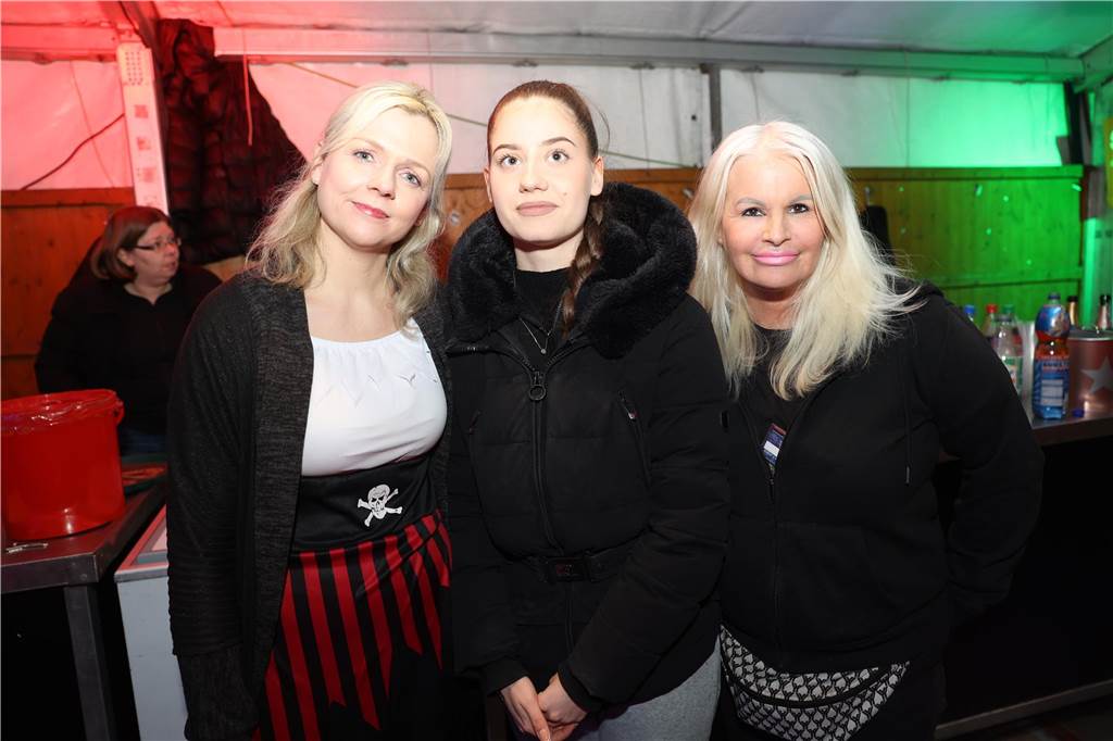Party an Weiberfastnacht: Viele Bilder: Unzählige Jecken feierten ausgelassen