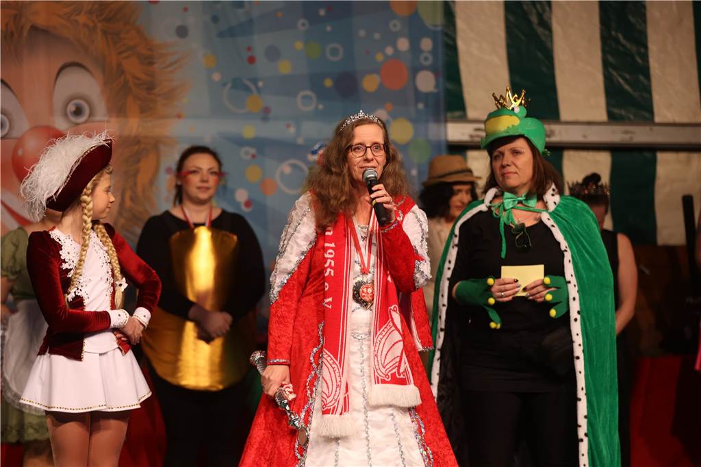Party an Weiberfastnacht: Viele Bilder: Unzählige Jecken feierten ausgelassen