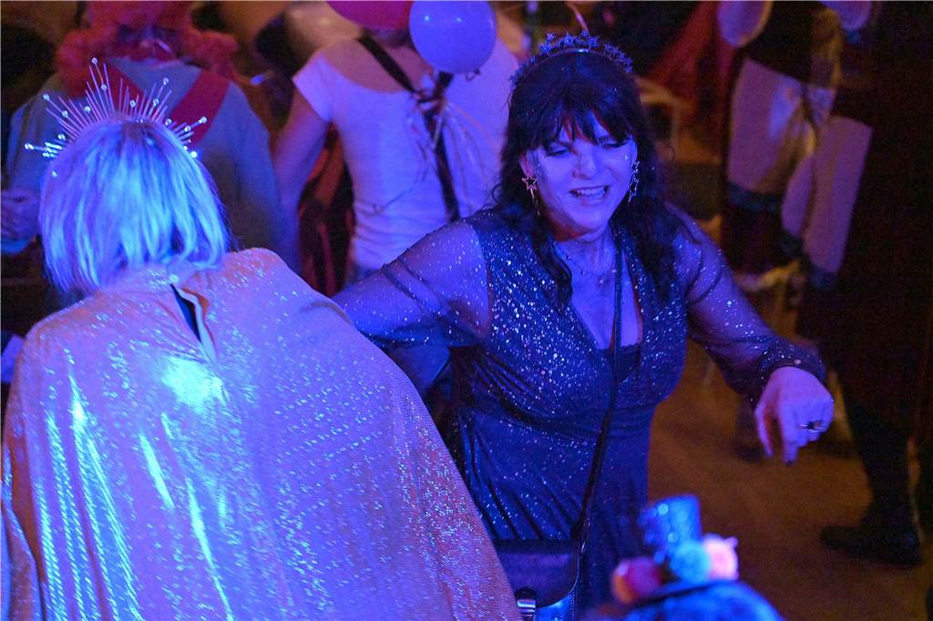 Viele Fotos von der Party im Kolpingsaal: So hat Werne Weiberfastnacht gefeiert