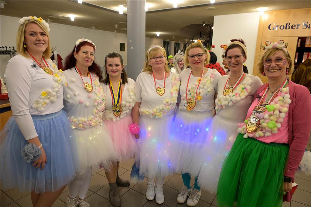 Viele Fotos von der Party im Kolpingsaal: So hat Werne Weiberfastnacht gefeiert