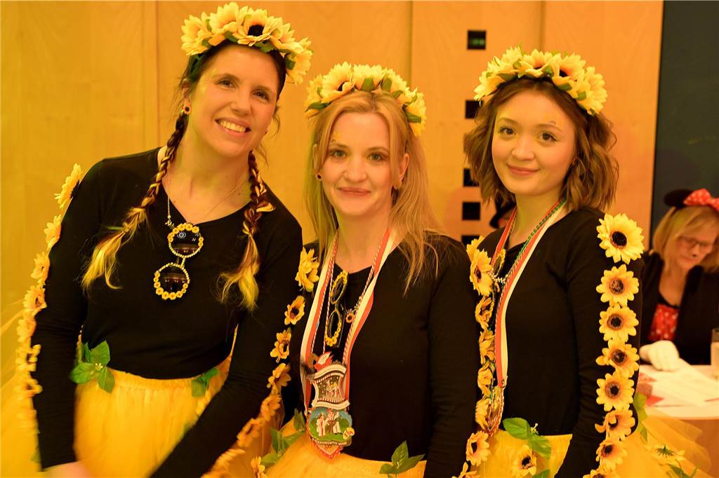 Viele Fotos von der Party im Kolpingsaal: So hat Werne Weiberfastnacht gefeiert