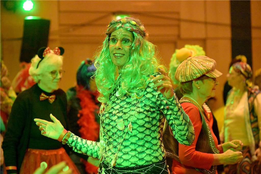 Viele Fotos von der Party im Kolpingsaal: So hat Werne Weiberfastnacht gefeiert