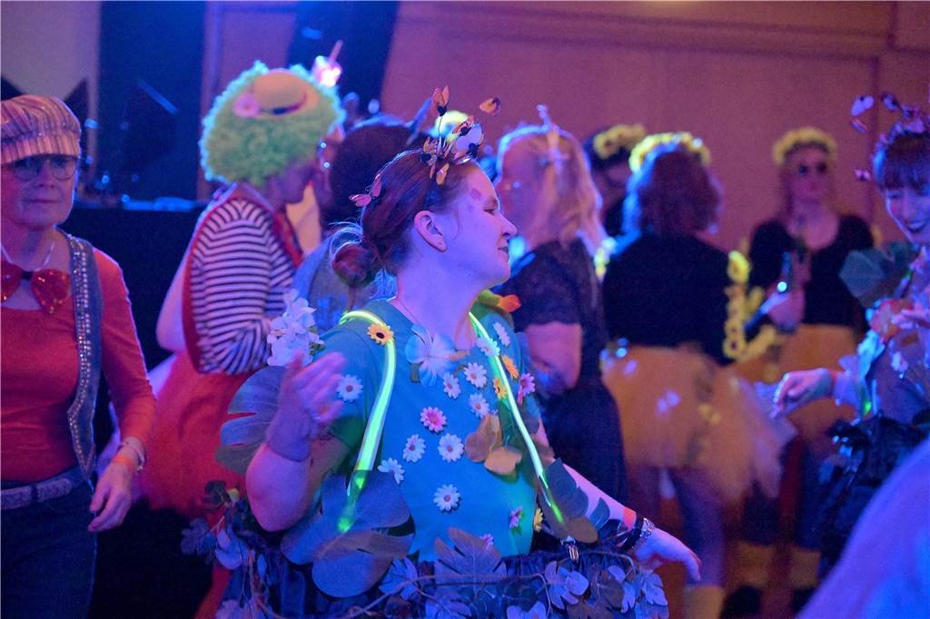 Viele Fotos von der Party im Kolpingsaal: So hat Werne Weiberfastnacht gefeiert