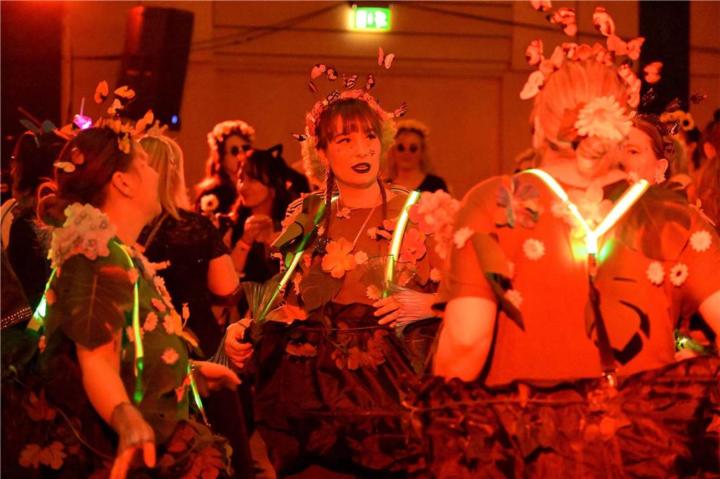 Viele Fotos von der Party im Kolpingsaal: So hat Werne Weiberfastnacht gefeiert