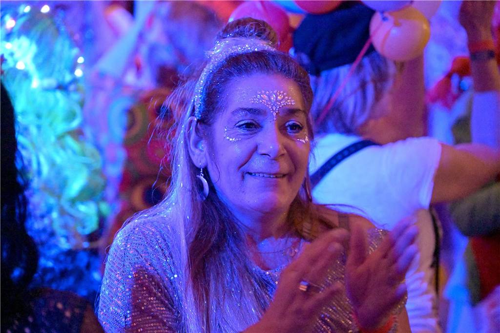 Viele Fotos von der Party im Kolpingsaal: So hat Werne Weiberfastnacht gefeiert