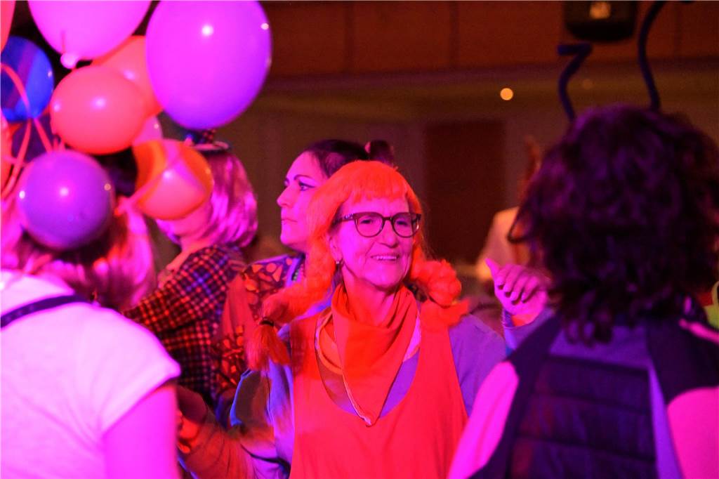 Viele Fotos von der Party im Kolpingsaal: So hat Werne Weiberfastnacht gefeiert