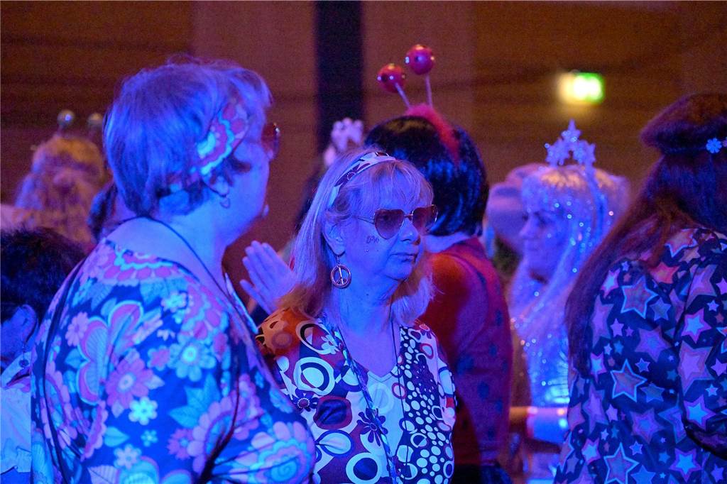 Viele Fotos von der Party im Kolpingsaal: So hat Werne Weiberfastnacht gefeiert