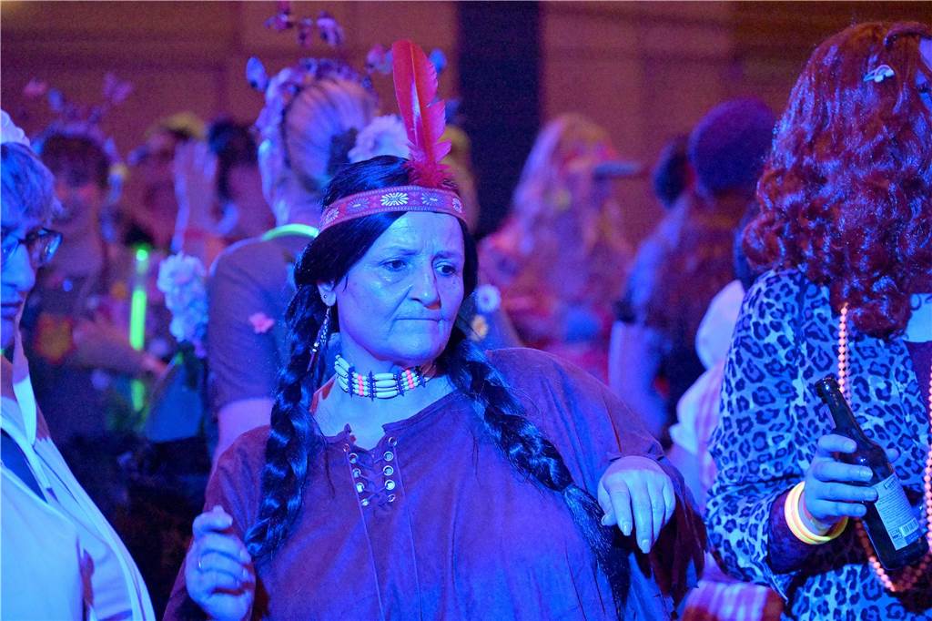 Viele Fotos von der Party im Kolpingsaal: So hat Werne Weiberfastnacht gefeiert