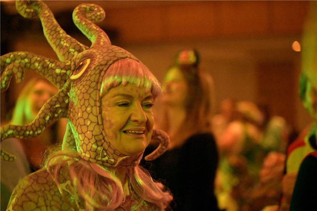 Viele Fotos von der Party im Kolpingsaal: So hat Werne Weiberfastnacht gefeiert