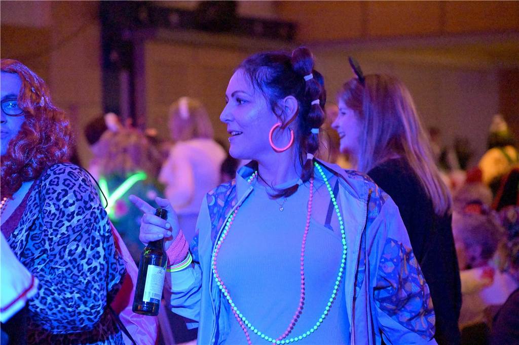 Viele Fotos von der Party im Kolpingsaal: So hat Werne Weiberfastnacht gefeiert