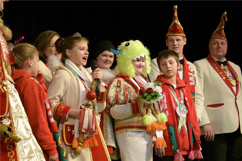 Viele Fotos von der Party im Kolpingsaal: So hat Werne Weiberfastnacht gefeiert