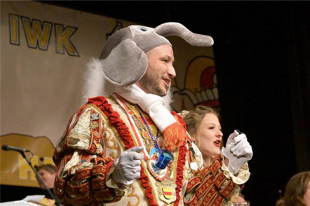 Viele Fotos von der Party im Kolpingsaal: So hat Werne Weiberfastnacht gefeiert