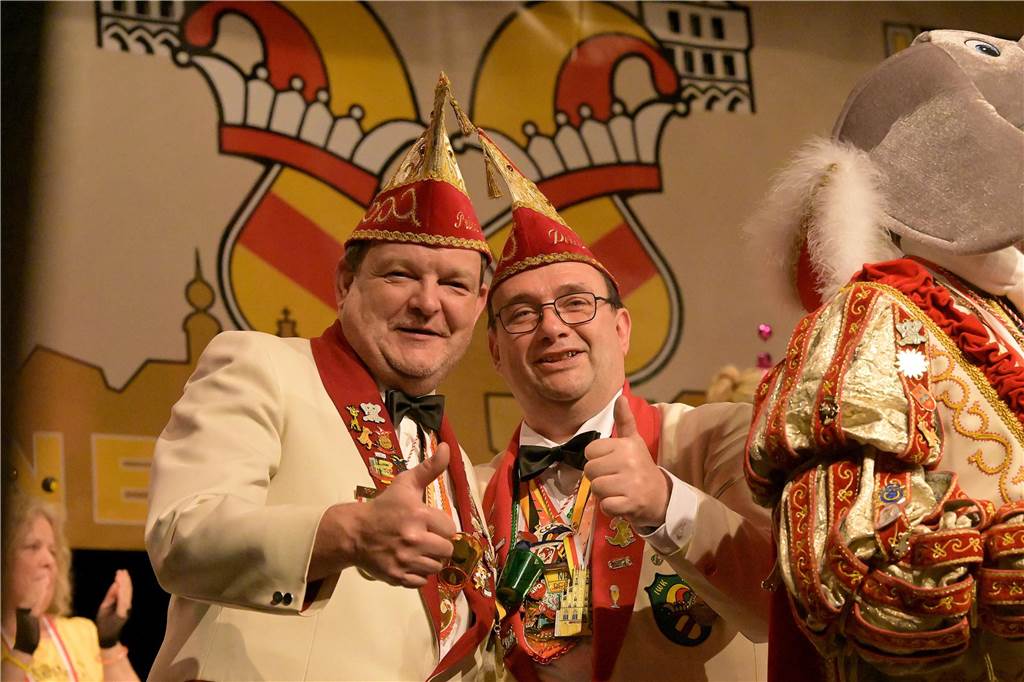 Viele Fotos von der Party im Kolpingsaal: So hat Werne Weiberfastnacht gefeiert