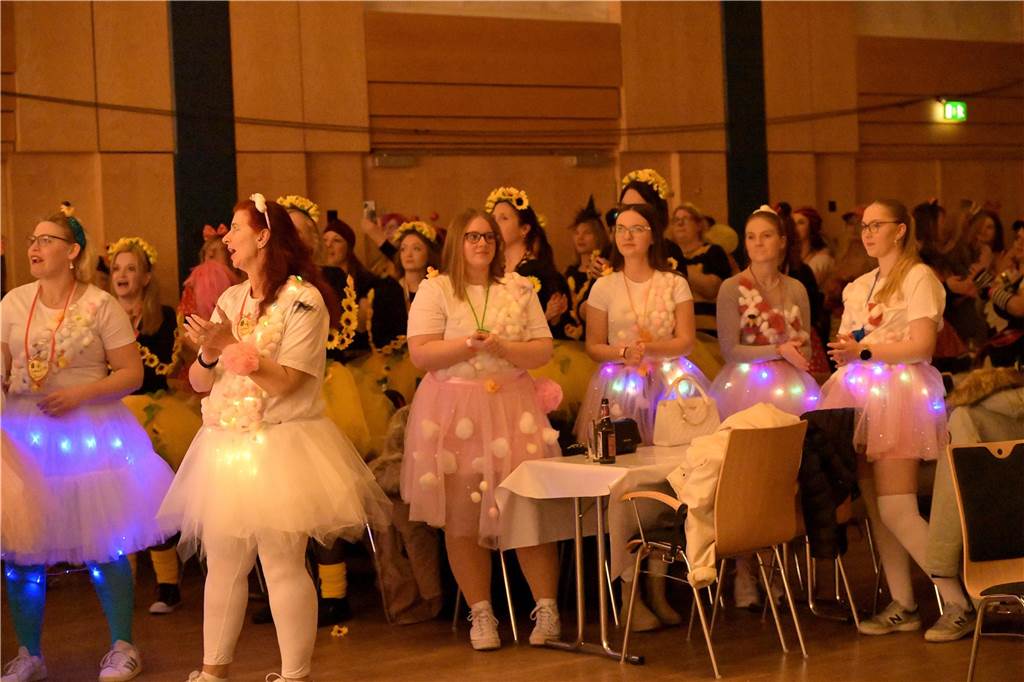 Viele Fotos von der Party im Kolpingsaal: So hat Werne Weiberfastnacht gefeiert